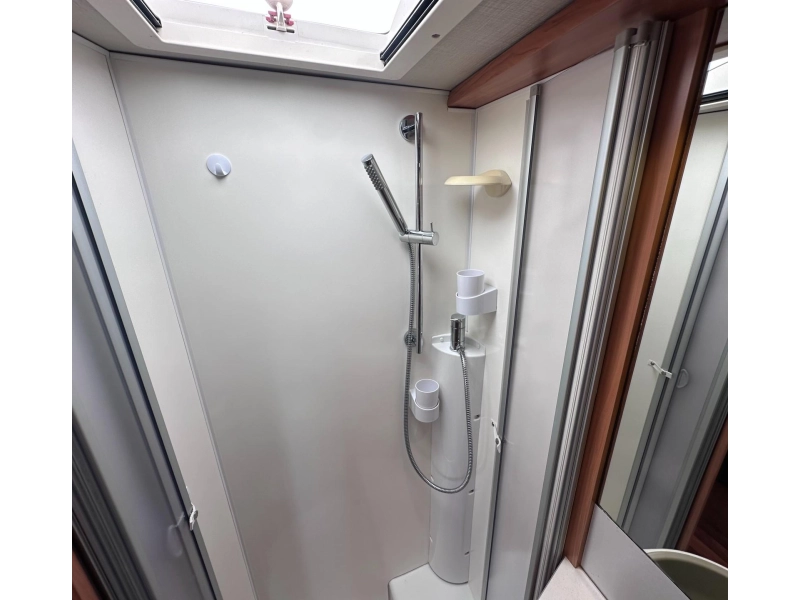 Hymer Exsis-I 678 solo 29000 km foto: 11