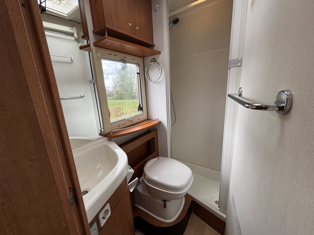 ARCA 3.0L (chain) Very spacious Complete and well maintained P 674 LSX photo: 8