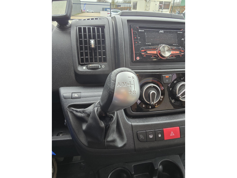 Karmann Davis 590 Fixed Bed Automatic 150hp photo: 21