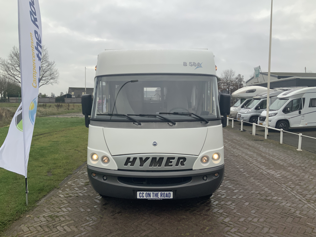 Hymer B 584 2.8 JTD 128 PK, Integraal, Motor-airco, Hef-bed voor, 3 Isri stoelen, Lange-bank, Trekhaak,, Bj. 2005 Camper Centrum On the Road aan de Noorderringweg 4 in Marum. foto: 1