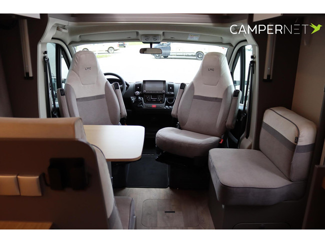 LMC Tourer Lift 730 165PK | Lengtebedden | Gescheiden douche | Hefbed | Fietsendrager | Zonnepaneel | Bearlock | Dakairco | Luifel | foto: 7
