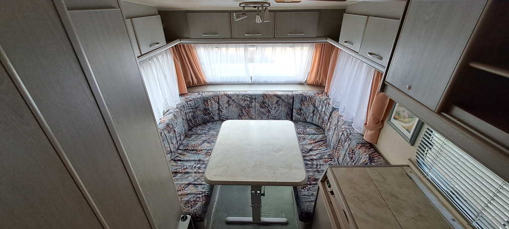 Caravan ADRIA Unica 461 Met voortent en inboedel! 5 pers foto: 10