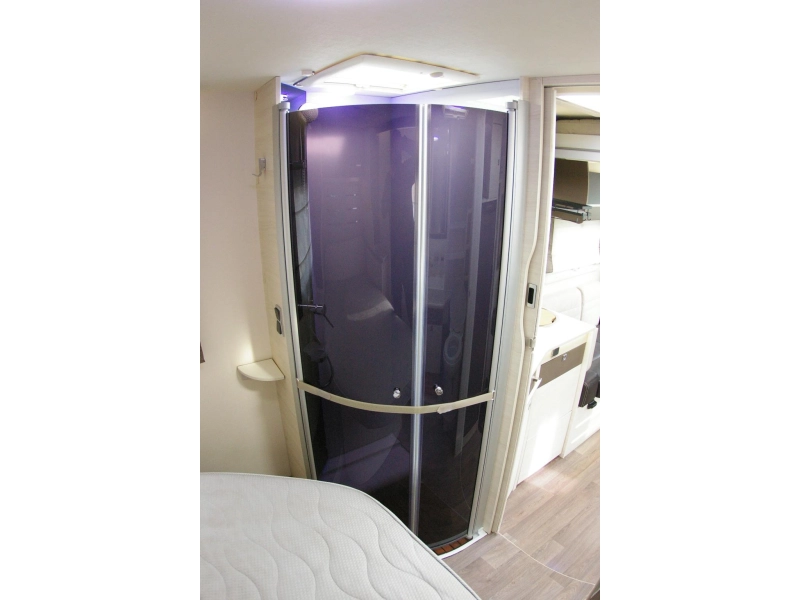 Chausson Welcome 738 XLB Queensbed, Hefbed, Garage  foto: 12