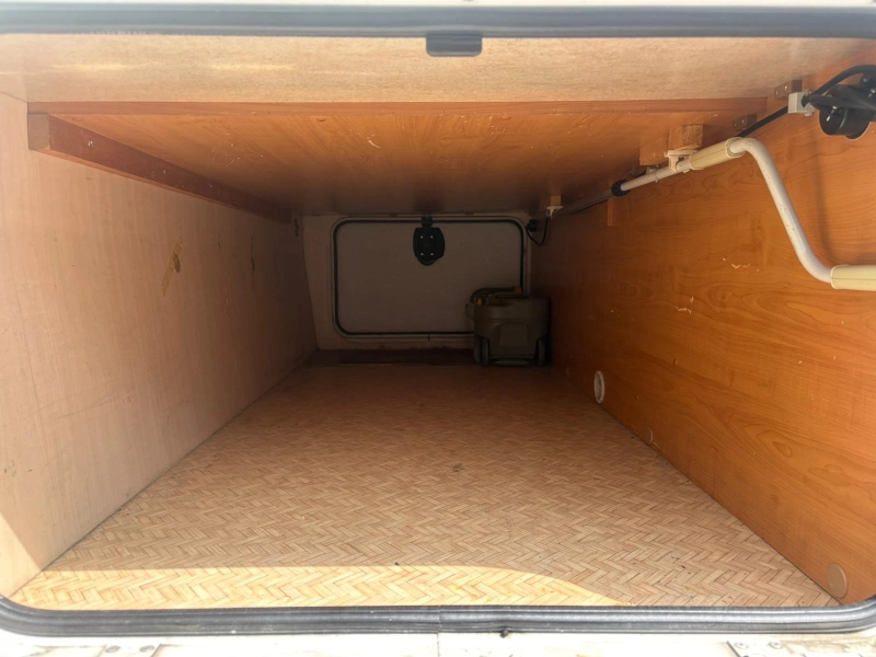Fleurette Migrateur 73 LM Cama Queen, Aire Acondicionado, Comedor foto: 8