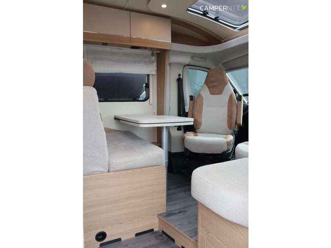 LMC Cruiser V646 140pk Automaat | HEO safe sloten | Thule luifel | Trekhaak | Lengtebedden | Bearlock | Panoramadak | Compact model foto: 6