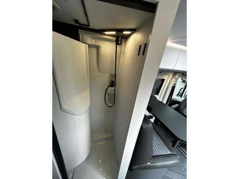 Adria Twin Supreme 600 SPB Truma dieselkachel Luifel  foto: 15