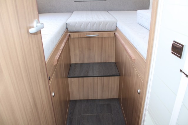 Sun Living S 75 SL by Adria 5 gordel plaatsen enkele bedden 67  foto: 35