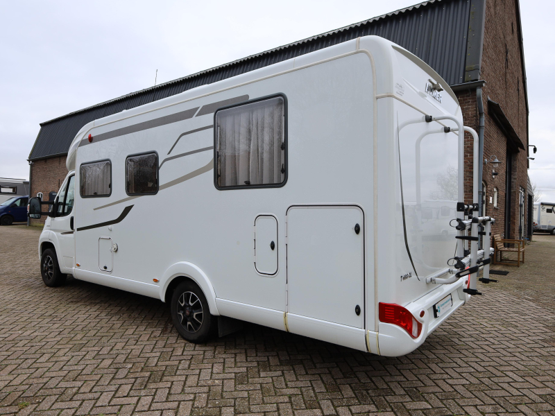 Hymer T 698 CL Queen bed photo: 1
