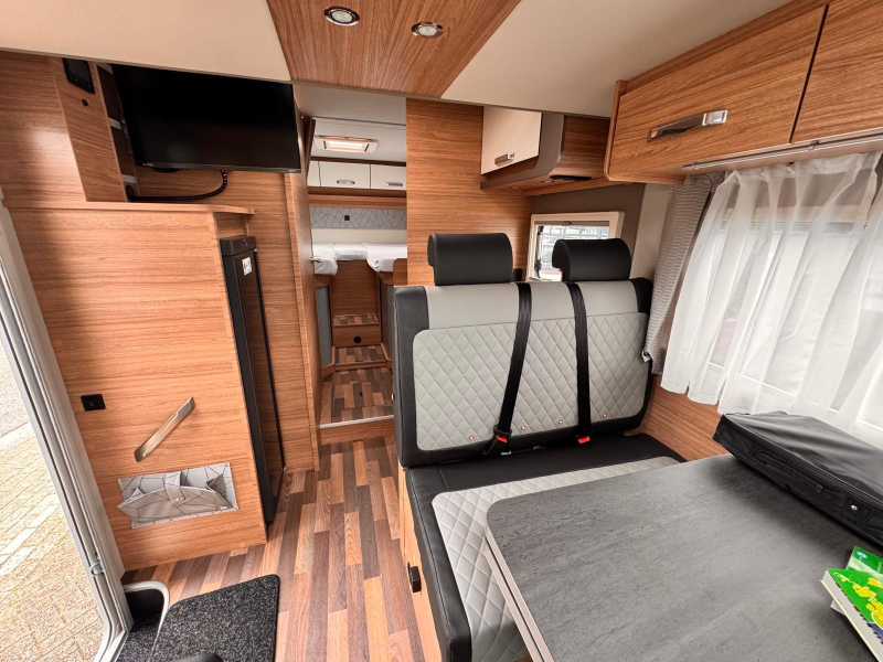 Weinsberg CaraSuite 700 ME EH478 ensuite badkamer  foto: 20