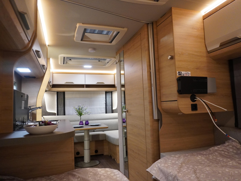 Knaus Sudwind Black Selection 500 EU !! BED VAN 217CM LANG !!!  foto: 9