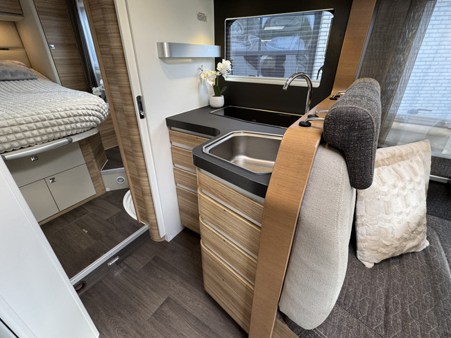 Adria SONIC I 600 SC 130 PS Euro6 Fiat Ducato NL-Camper **Queensbett/4 Schlafpl&auml;tze/Markise/Memo Fahrgestelltr&auml;ger/Dachklimaanlage/Bearlock/Sehr Foto: 11