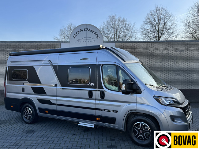 Adria Twin Supreme 640 SGX 180 pk AUTOMAAT 9-Traps Euro6 Fiat Ducato 8 **Lengtebedden in hoogte verstelbaar/4 zitplaatsen/2x Lithium/2