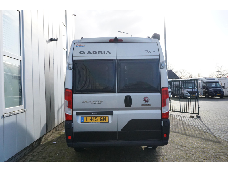 Adria Twin Supreme 640 SLB Automatic photo: 5