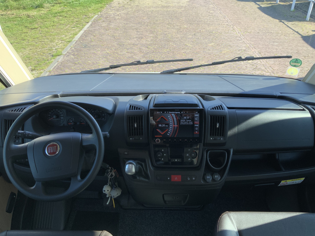 Carthago Malibu I 460 AUTOM&Aacute;TICO 150 CV Integral, Camas longitudinales y Cama abatible, Garaje, Aire acondicionado de motor, Aire acondicionado de techo, Sistema de nivelaci&oacute;n, Centro de autocaravanas en la carretera Marum foto: 31