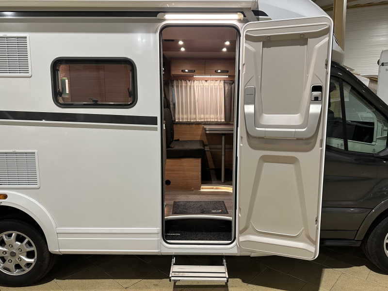 Weinsberg CaraSuite 650 MEG Hubbett | Ex-Vermietung Foto: 7