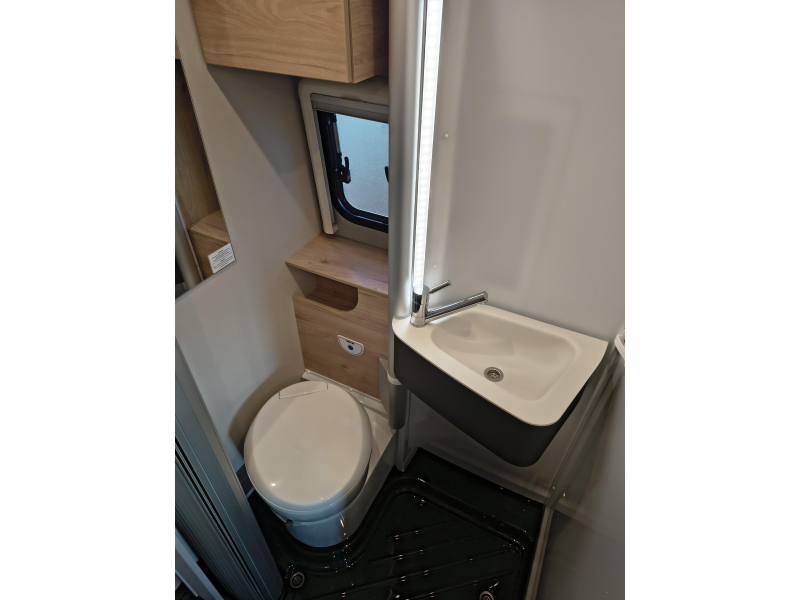 Dethleffs Globetrail 640 ES - automaat - slaapdak  foto: 11