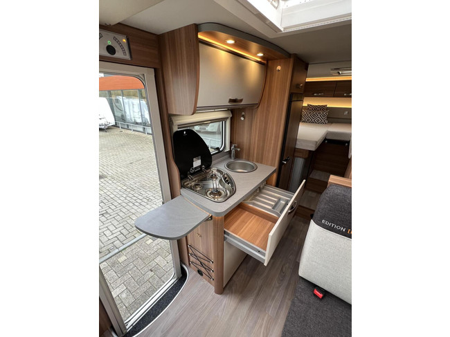 Weinsberg 600 MEG Pepper Edition 165PK Enkele Bedden Luifel Zonnepaneel Omvormer foto: 12