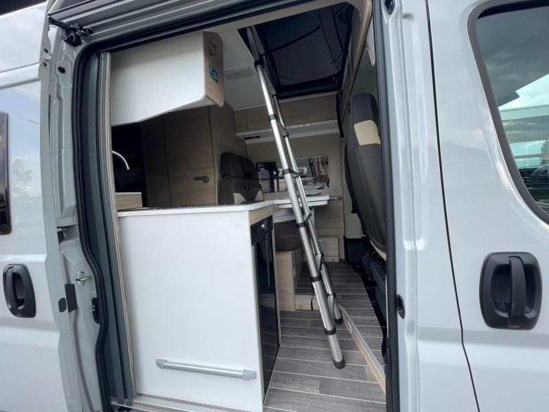 Forster V 636 EB 160hp Single Beds and Pop-top Roof photo: 12
