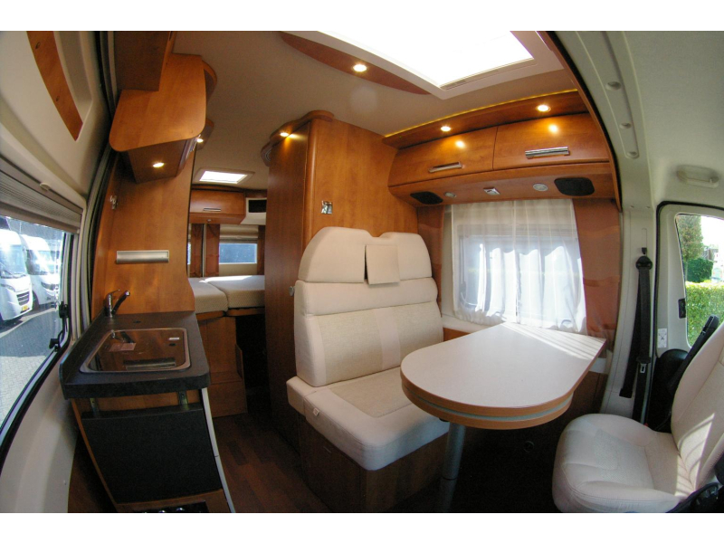Carthago Malibu 600 Automaat, Dwarsbed.  foto: 9