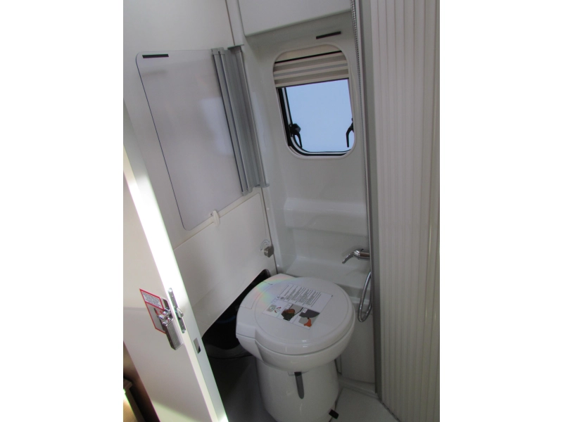 Malibu Diversity GT Skyview 640 LE K Single beds, Automatic photo: 8