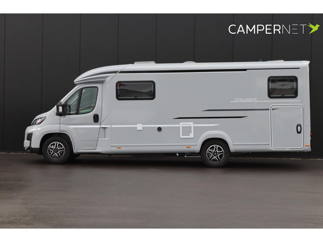 LMC Cruiser 740 EL 140hp Automatic | New model! | Single beds | Diesel heating | New from stock | photo: 2