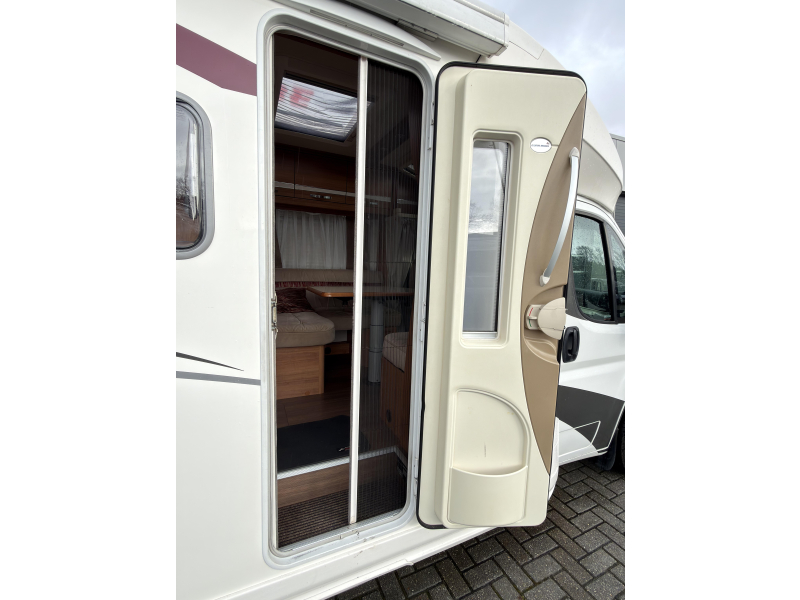 Eura Mobil Terrestra 690 HB foto: 7