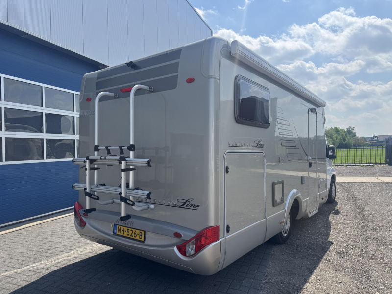 Hymer Exclusive Line 614 CL fixed bed photo: 2