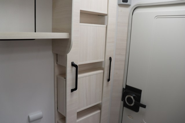 Virtually new Exclusive Line 660 Chausson AUTOMATIC double entrance door Artic pack (70 photo: 51