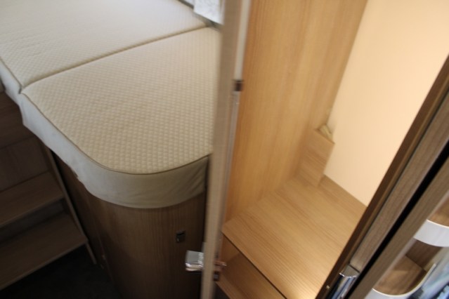 Robusto Carthago Integral Malibu I 460 LE Fiat AUTOM&Aacute;TICO 180 CV camas individuales y cama abatible (118 foto: 52