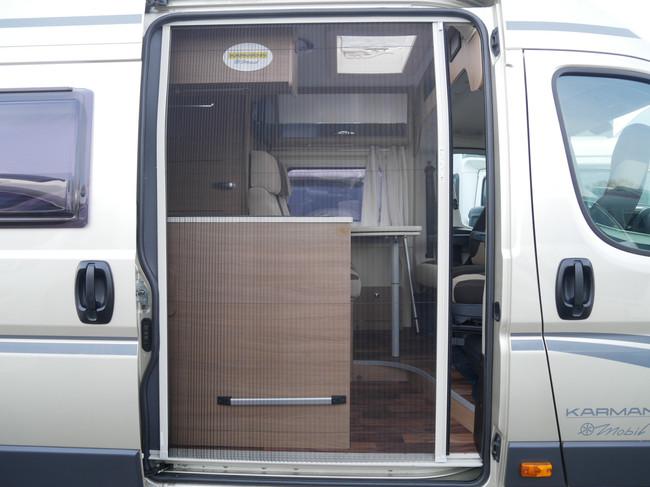 Karmann Davis 620, 6.40 Meter Buscamper, Lengtebedden foto: 21