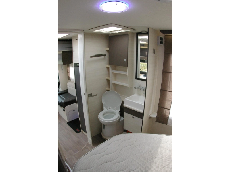 Chausson Welcome 738 XLB Queensbed, Hefbed, Garage  foto: 13