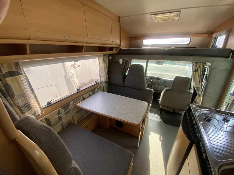 Dethleffs Globetrotter 6 PERS Met stapelbed &XXL garage  foto: 16