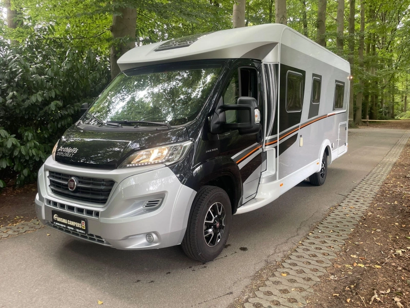 Dethleffs Diplomat Queensbed 52000 km 2017  foto: 2