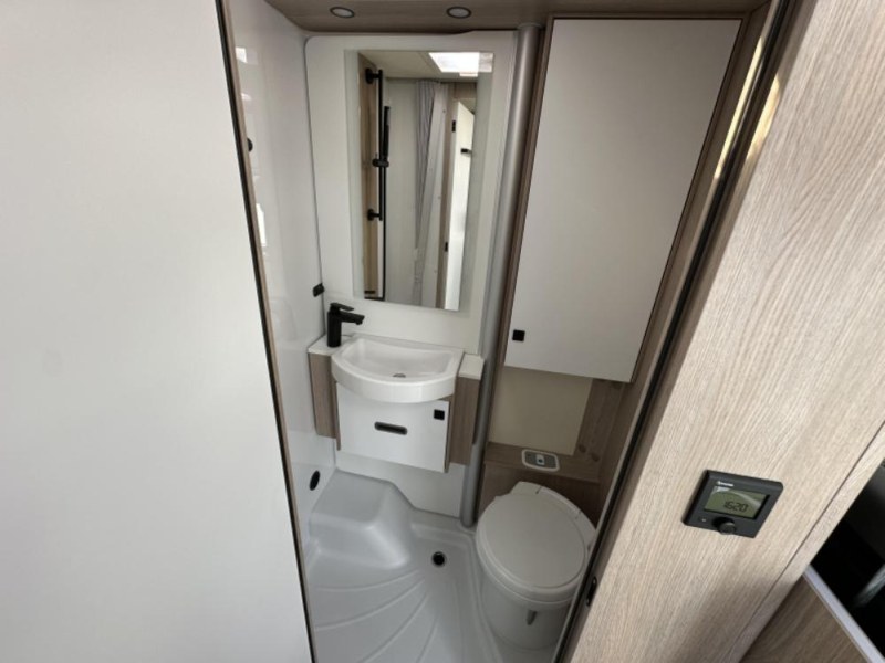 Bürstner Lyseo Time T Skyline 690 G 2 APARTE BEDDEN-AUTOMAAT  foto: 14