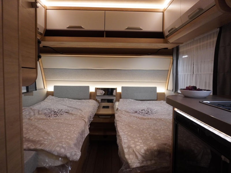 Knaus Sudwind Black Selection 500 EU !! BED VAN 217CM LANG !!!  foto: 2