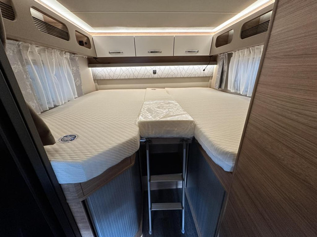 Weinsberg CaraSuite 650 MEG automaat, 165 pk, hefbed foto: 12