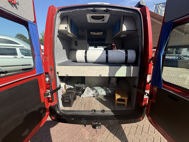 Renault Master autocaravana autom&aacute;tica, interior de lujo, cama transversal, aire acondicionado, control de crucero, c&aacute;mara, navegador, toldo, panel solar, maxxfan, enganche de remolque foto: 5
