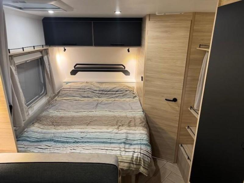 Caravelair Sport-Line 410 zwart met lichtgrijs  foto: 11