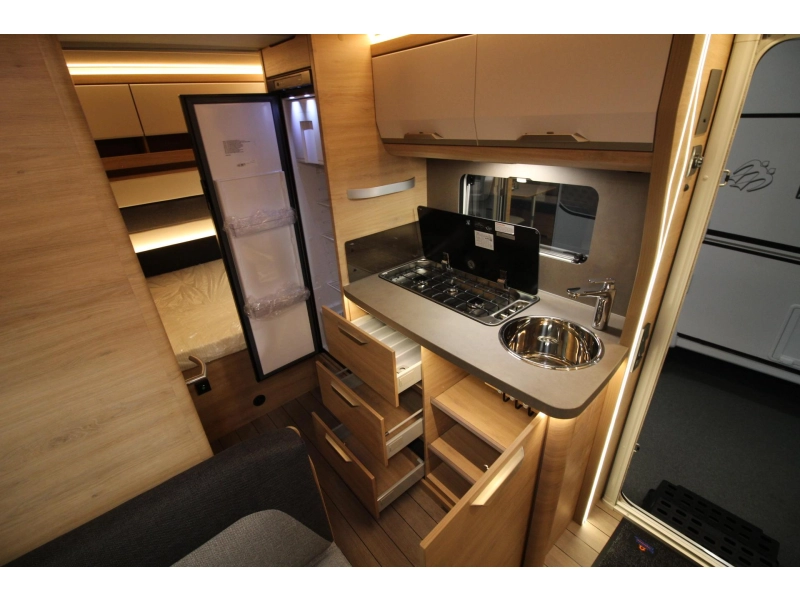 Knaus Sudwind Black Selection 420 QD Dwarsbed & Hoge koelkast!  foto: 13