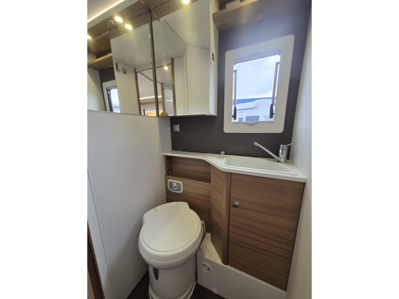 Adria Matrix M 670 SL 160 PS L&auml;ngsbetten Foto: 12