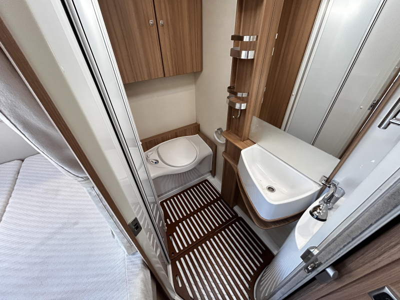 Knaus Platinum Selection 650 MF Fransbed/2017/6.9M/Euro-6  foto: 12