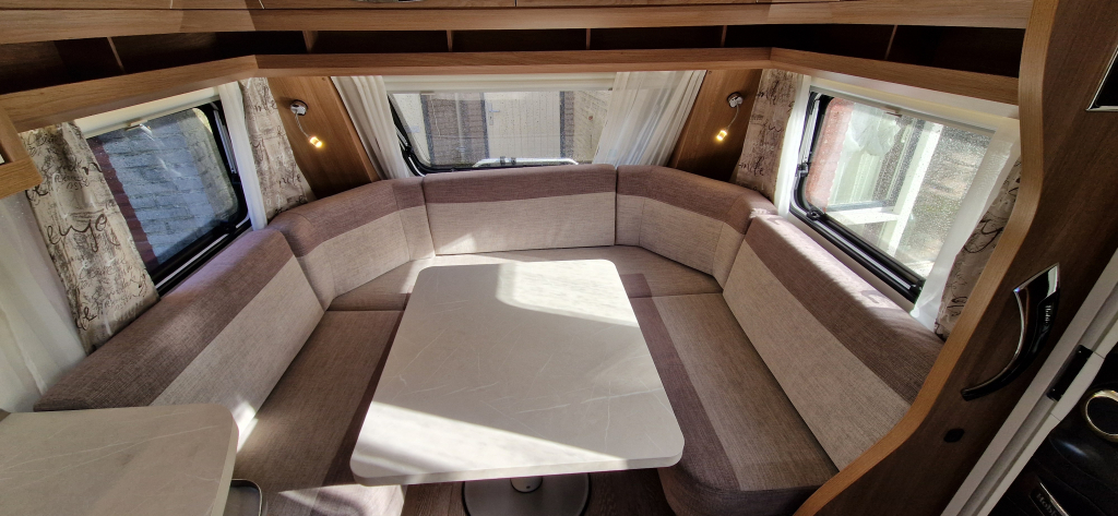 HOBBY Hobby De Luxe 540 FU – Frans Bed – Mover (Autark) foto: 19