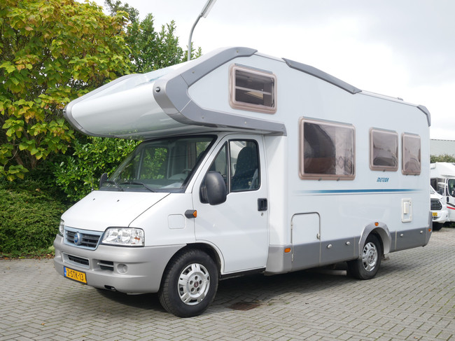Weinsberg Meteor, Alkoof, Veel ruimte 6.50 Meter Alkoof foto: 2