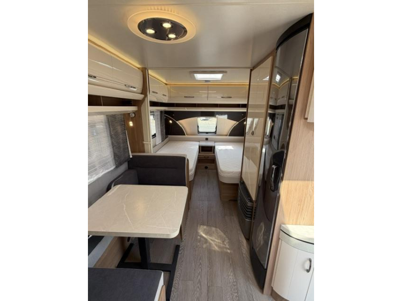 Hobby Excellent 460 SL Incl. Mover and Awning photo: 12