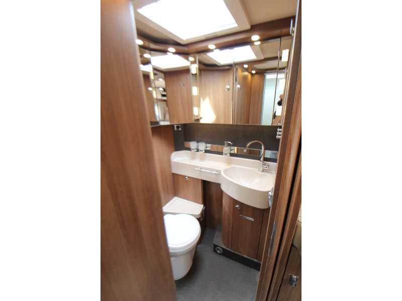 Carthago C-Tourer I 149 LE Single beds Pull-down bed photo: 33