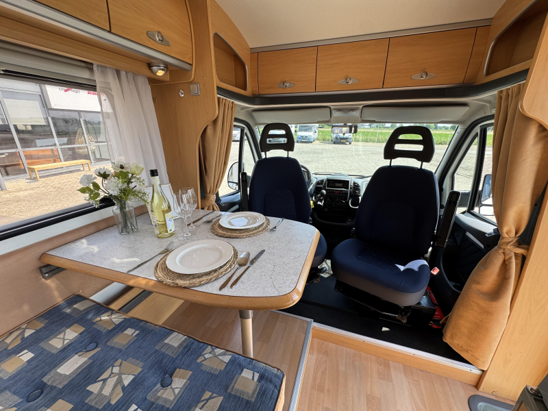 Homecar P 561 Aire acondicionado de motor Cama francesa foto: 15