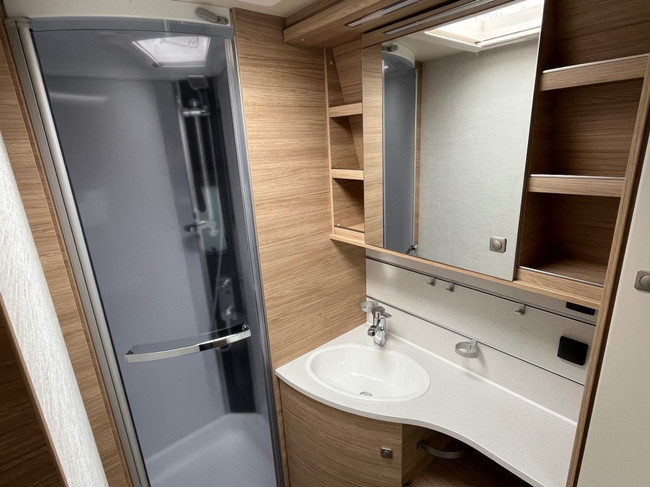 Fendt 550 Sd Bianco Activ (2023) Franz&ouml;sisches Bett, gro&szlig;es Badezimmer, Mover, sehr guter Zustand! Foto: 6