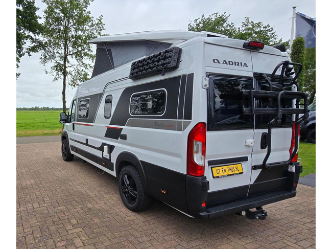 Adria Twin 640 SGX Sports photo : 2
