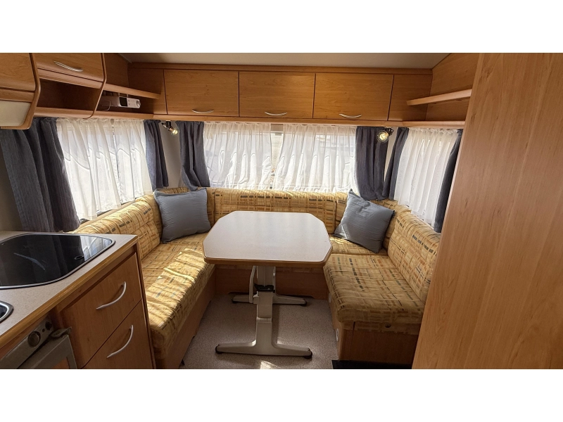 Knaus Blue Line 450 TF frans bed rondzit toilet  foto: 11