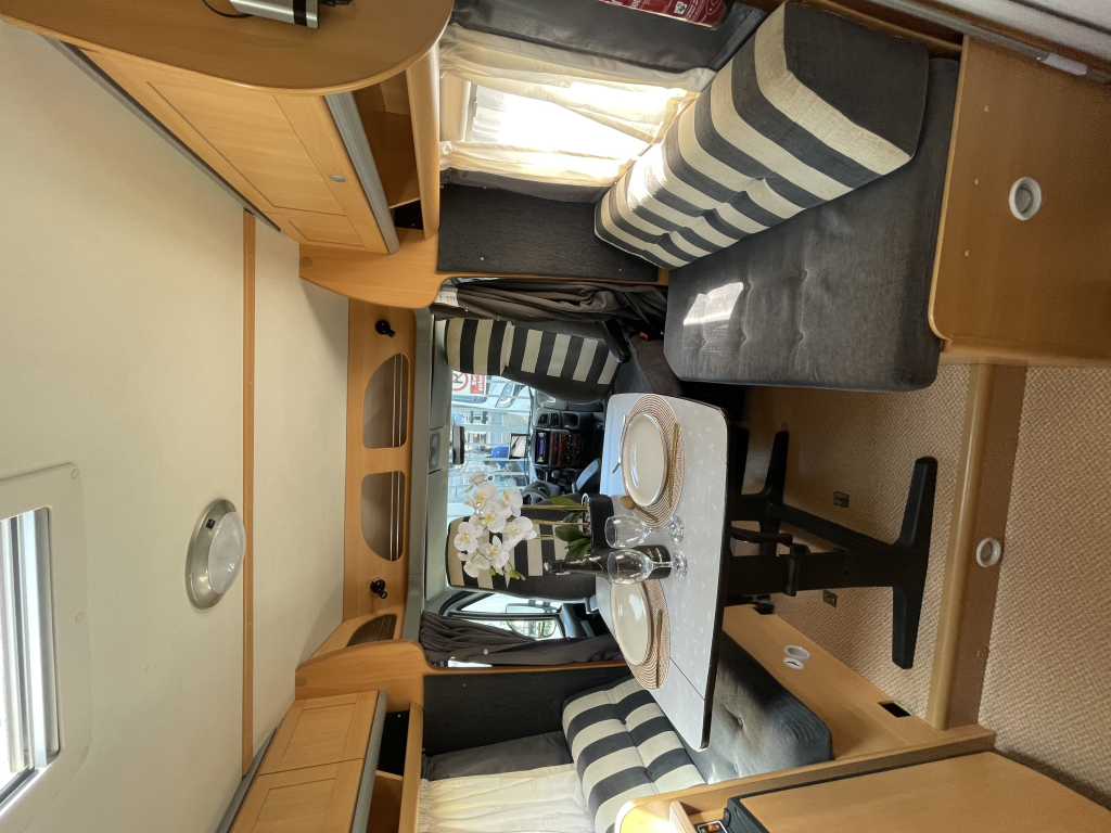 Dethleffs ADVANTAGE T5801 CAMA FRANCESA CARA A CARA foto: 16